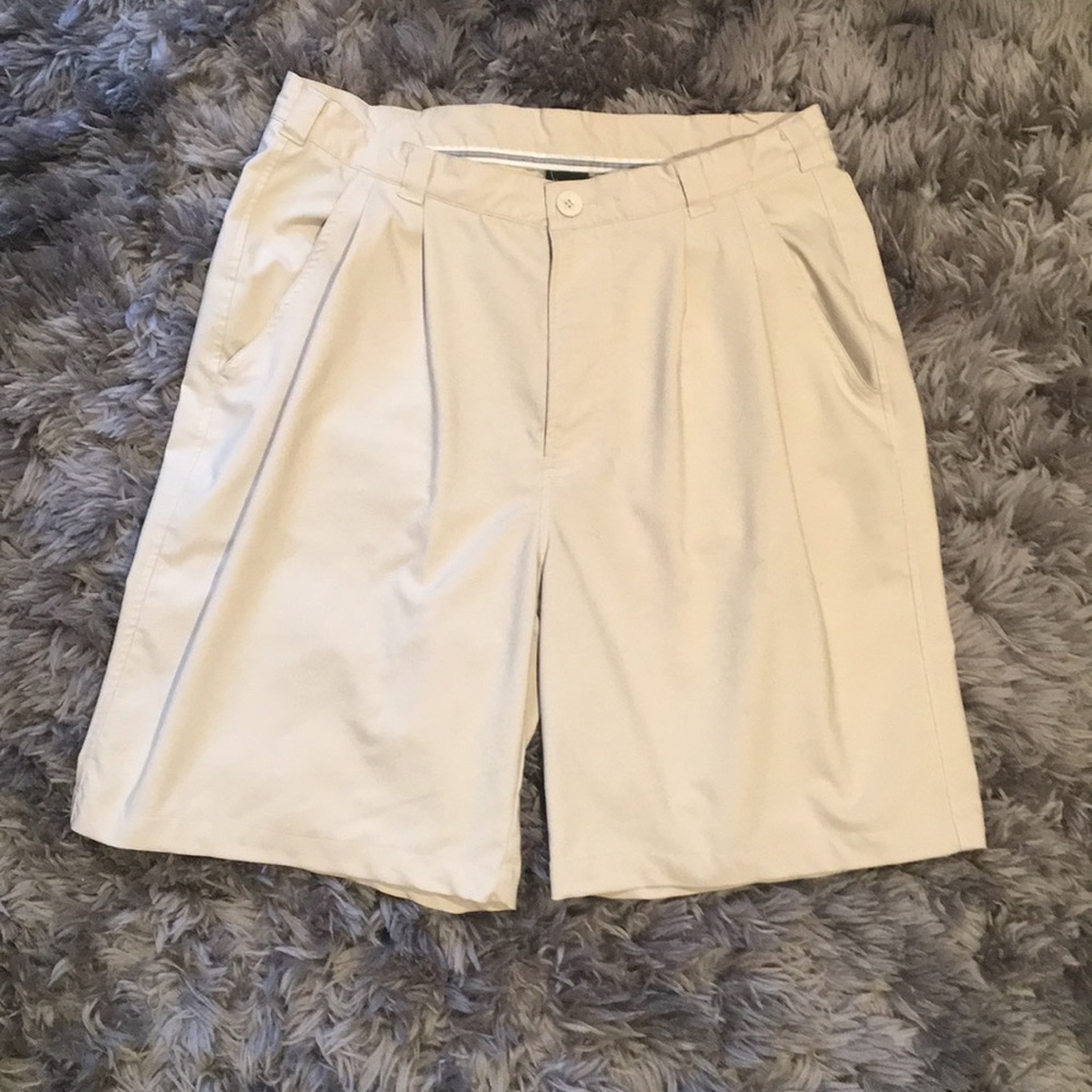 UNDER ARMOUR MENS GOLF SHORTS